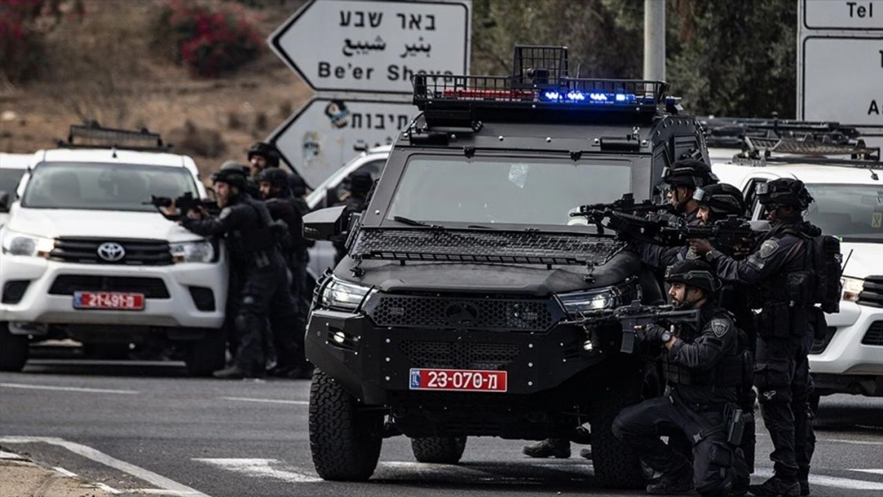 AA ekibi, Filistinli grupların sızma operasyonu gerçekleştirdiği Sderot'u görüntüledi