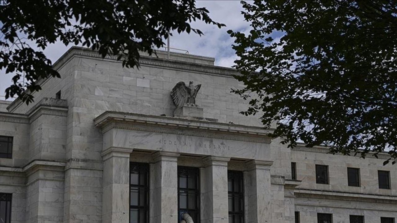 Fed tutanakları, yüksek belirsizliğin bankayı temkinli olmaya ittiğini gösterdi