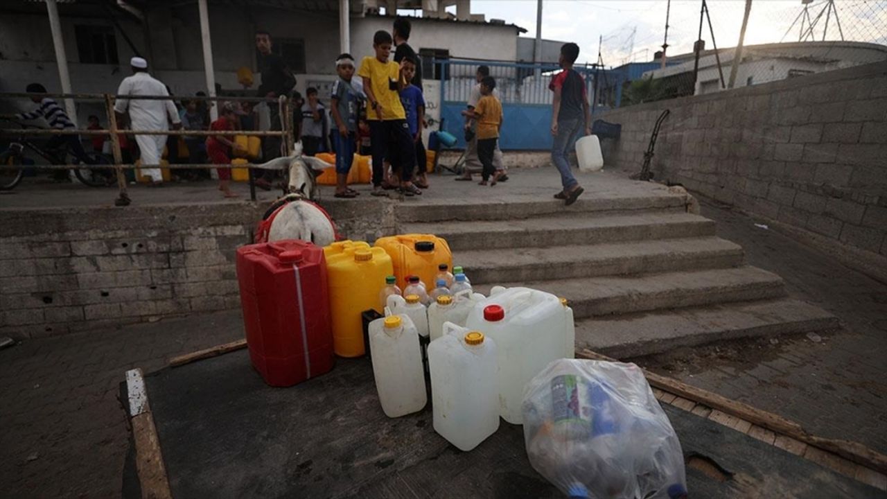 İsrail, bir milyondan fazla Gazzeliyi kuzeyden güneye "itmek" için su kesintisini kullanıyor