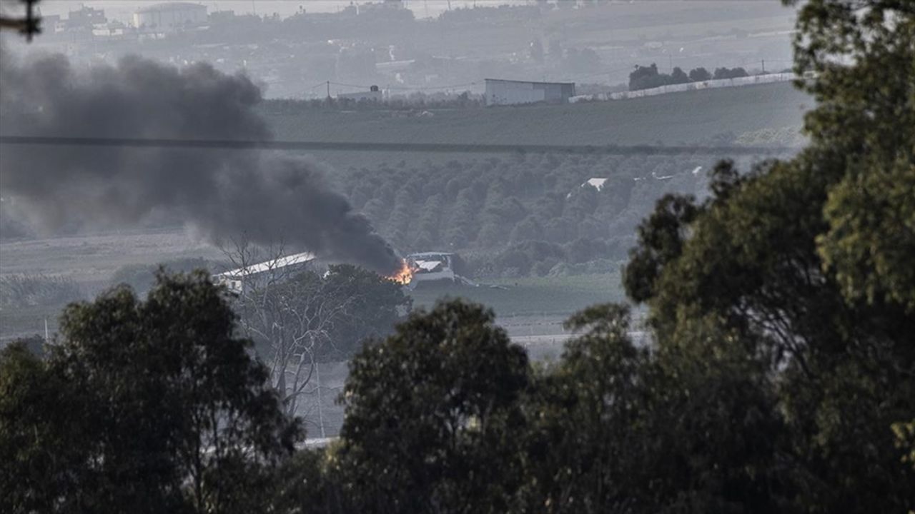 İsrail ordusu, dün olduğu gibi bu akşam da Gazze'ye şiddetli saldırılar düzenliyor