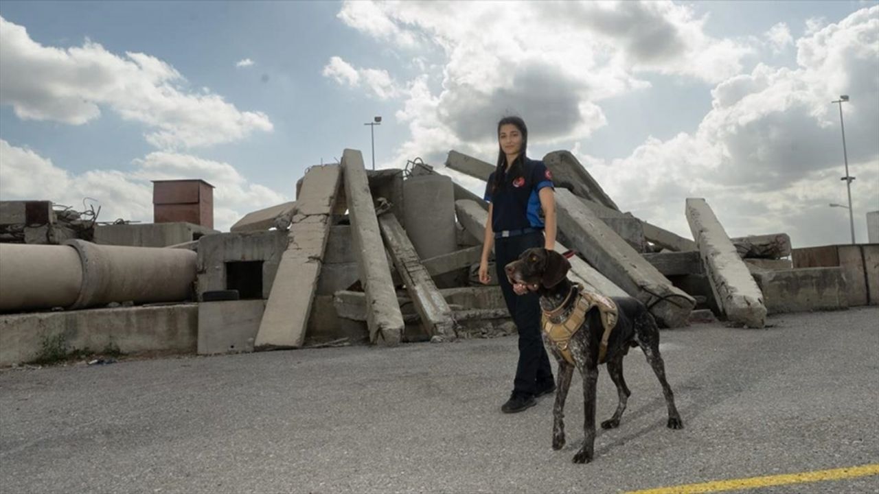 İzmir Depremi'nde enkaz altından kurtarılan depremzede, itfaiyeci oldu