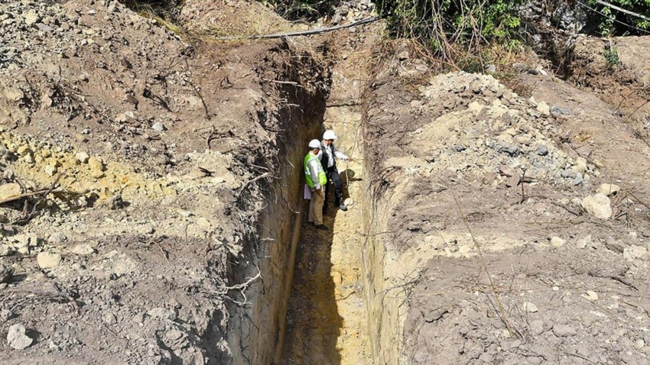 İzmir ve çevresindeki depremsellik araştırmasında 90 hendek kazıldı