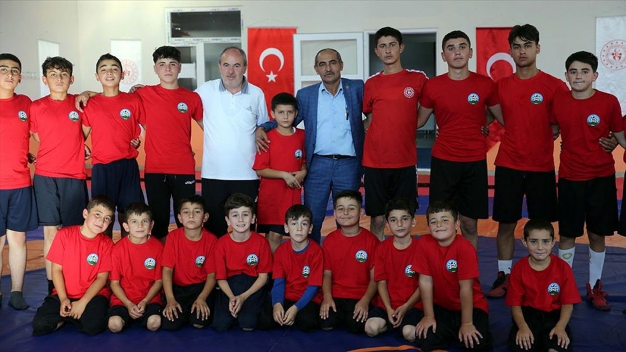 Tokat'ın Çıkrık köyündeki güreş kulübünde spora yeni yetenekler kazandırılıyor