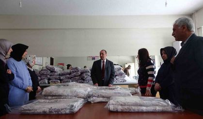Bingöl’de depremzedeler için battaniye üretimi başladı