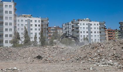 Diyarbakır'da ağır hasarlı 5 bin 459 binanın yarısından fazlasında yıkım tamamlandı