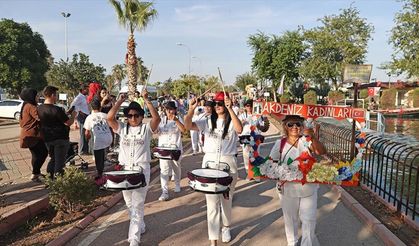 Adana'da kadınların kurduğu bando takımı festivallere renk katıyor