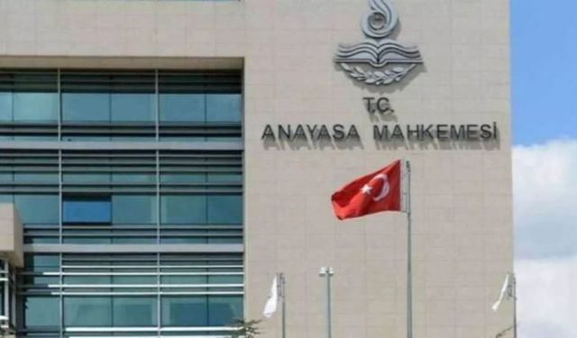 AKP AYM'yi Etkisizleştiriyor, Hukuk Devleti Tehlikede mi?