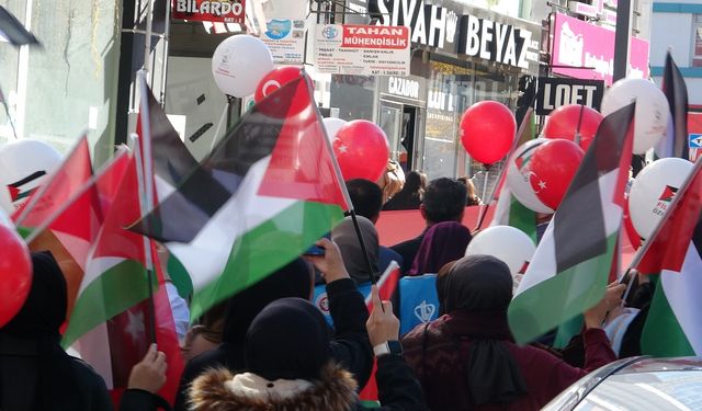 Gençler Ardahan’da Filistin’e destek için yürüdü