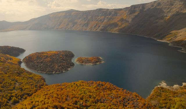 Nemrut Krater Gölü: Büyüleyici Sonbahar Manzaraları
