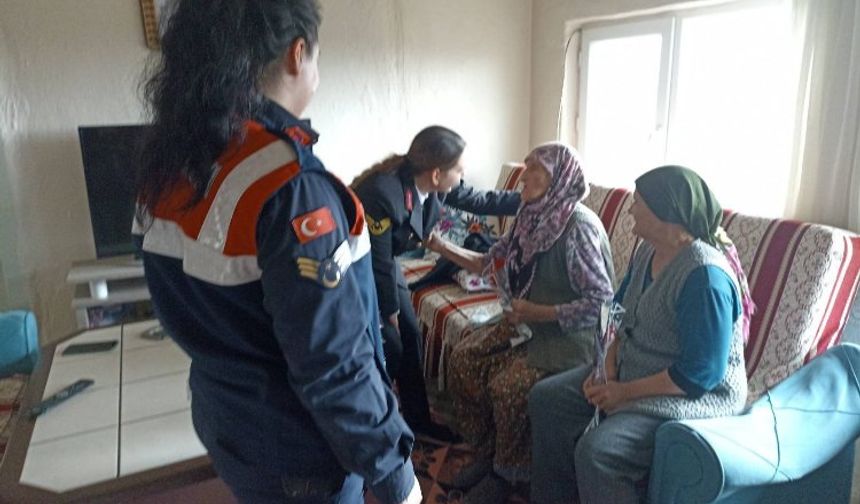Edirne'de 97 yaşındaki Şahsine Tüfekçi'ye kadınlar günü ziyareti