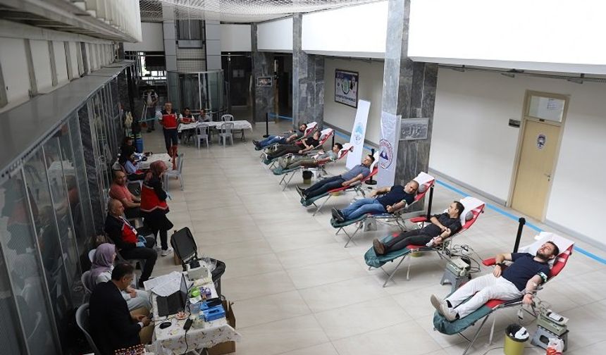 Kayseri Büyükşehir personelinden ERÜ Kan Merkezi’ne “kan bağışı” desteği